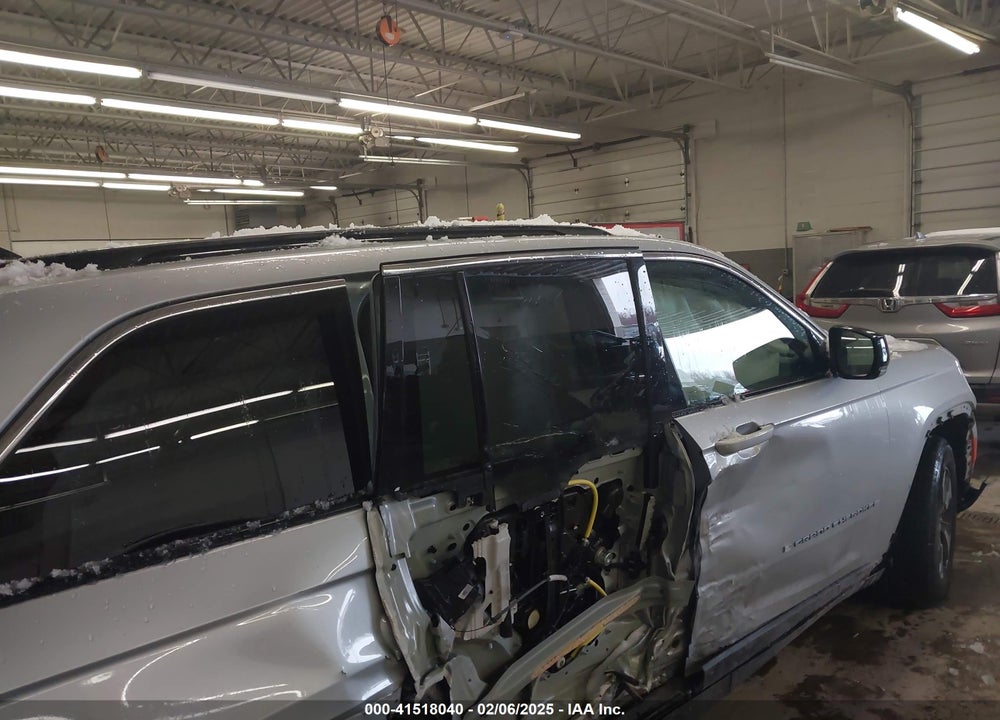 2024 JEEP GRAND CHEROKEE 4XE VIN: 1C4RJYB64R8532189