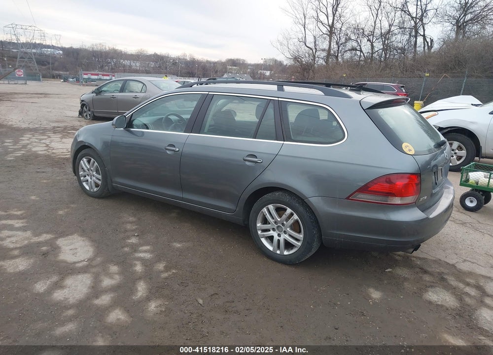 2011 VOLKSWAGEN JETTA SPORTWAGEN 2.0L TDI VIN: 3VWML7AJ2BM632035