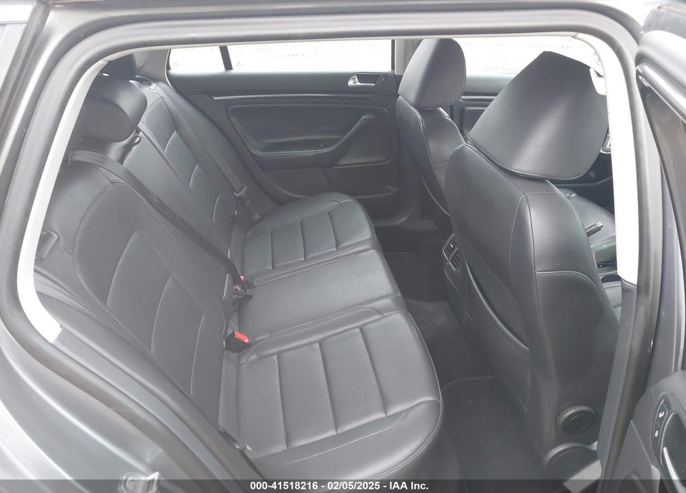 2011 VOLKSWAGEN JETTA SPORTWAGEN 2.0L TDI VIN: 3VWML7AJ2BM632035