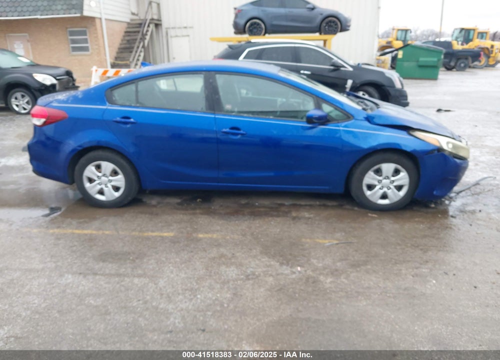 2017 KIA FORTE VIN: 3KPFK4A79HE121667