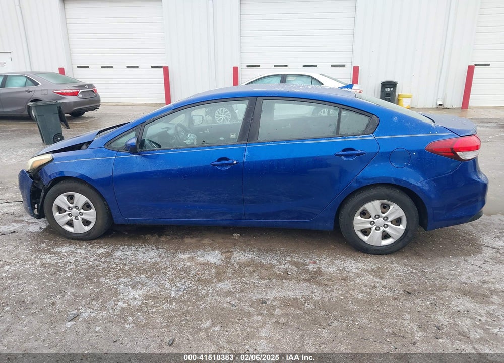 2017 KIA FORTE VIN: 3KPFK4A79HE121667