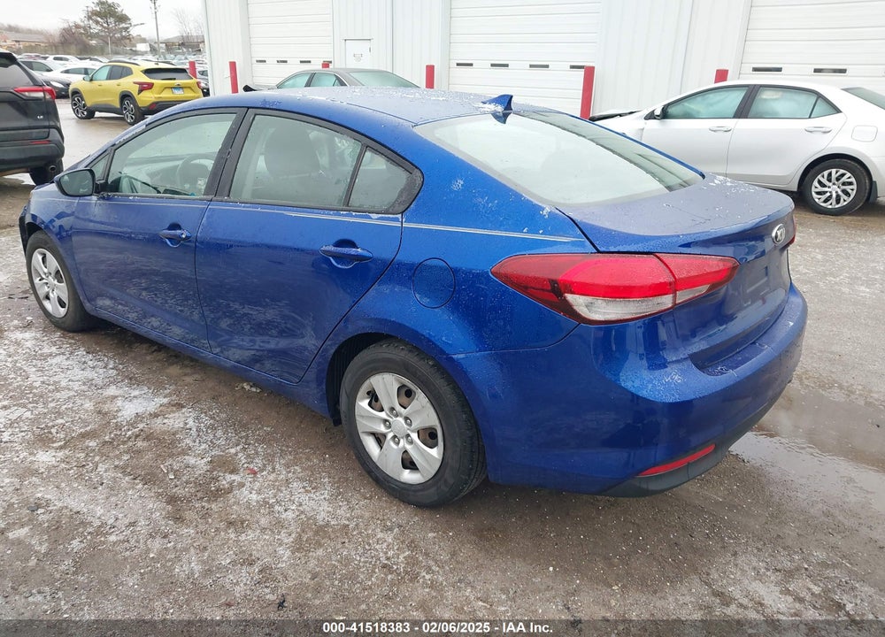 2017 KIA FORTE VIN: 3KPFK4A79HE121667