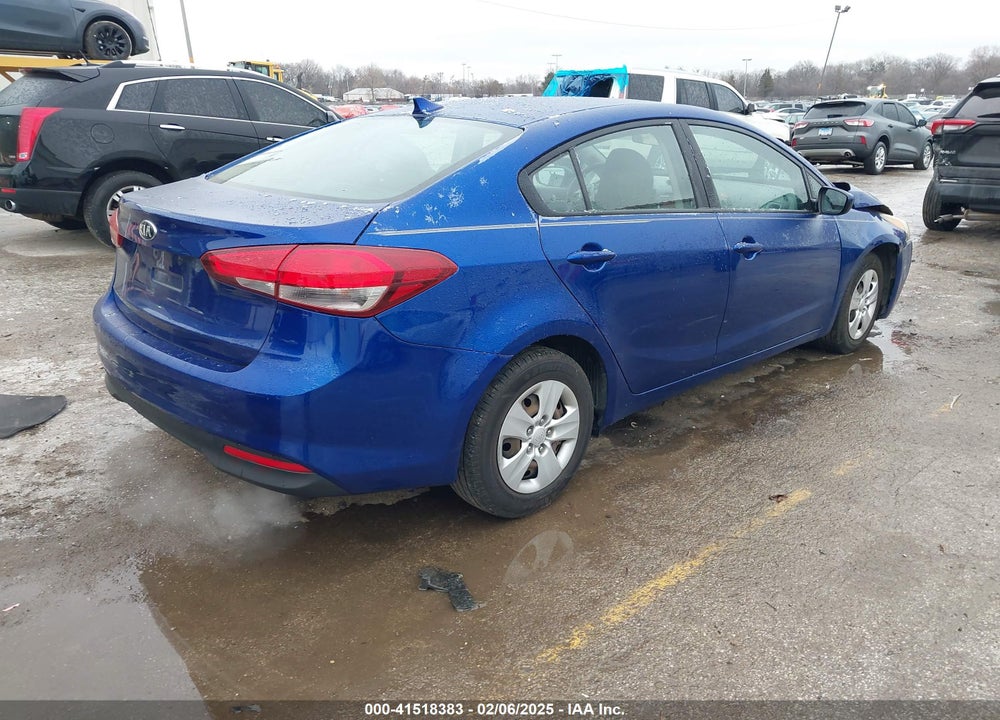 2017 KIA FORTE VIN: 3KPFK4A79HE121667