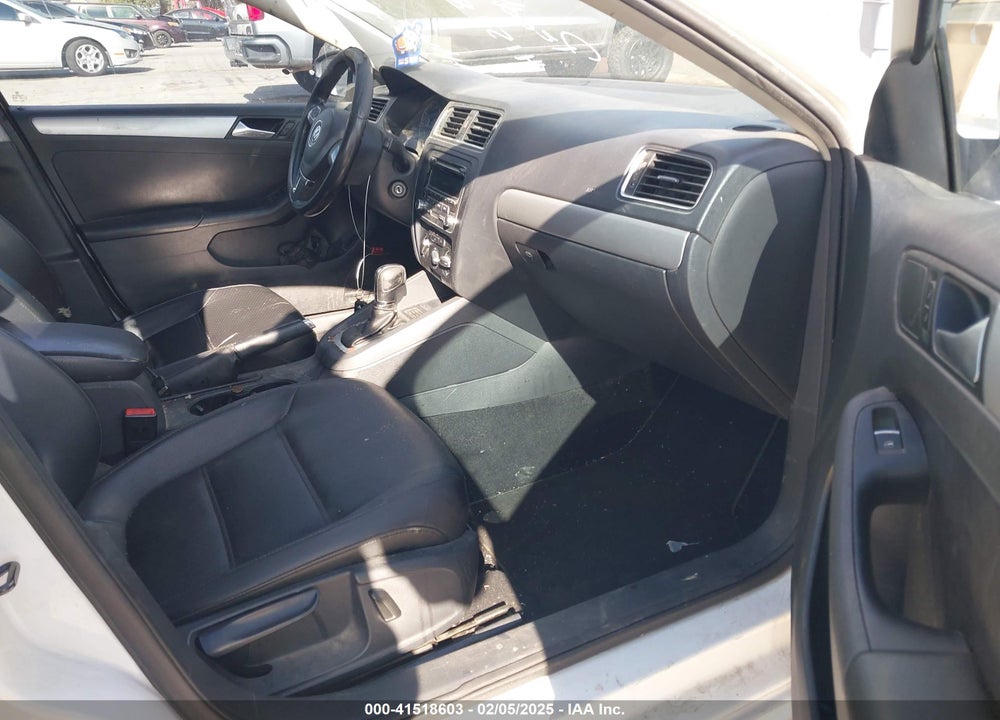2014 VOLKSWAGEN JETTA 1.8T SE VIN: 3VWD17AJ3EM417533