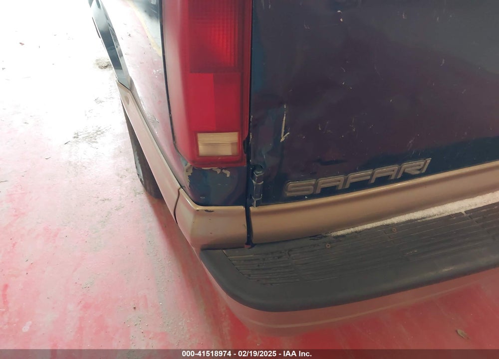2002 GMC SAFARI SLE VIN: 1GKDM19X62B512773