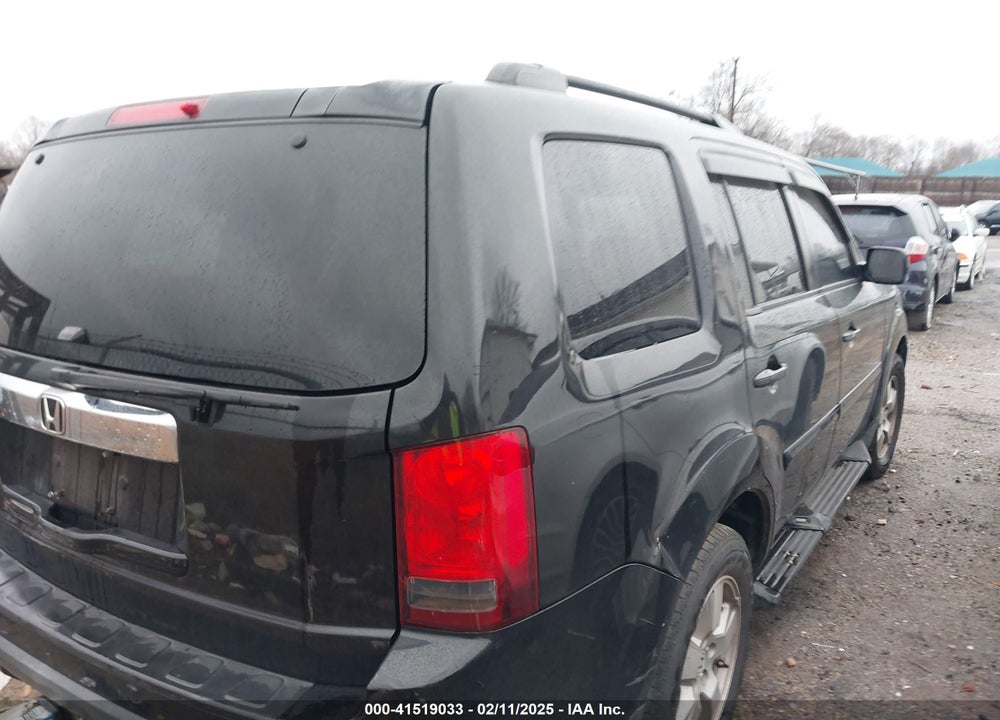 2011 HONDA PILOT VIN: 5FNYF3H56BB048559