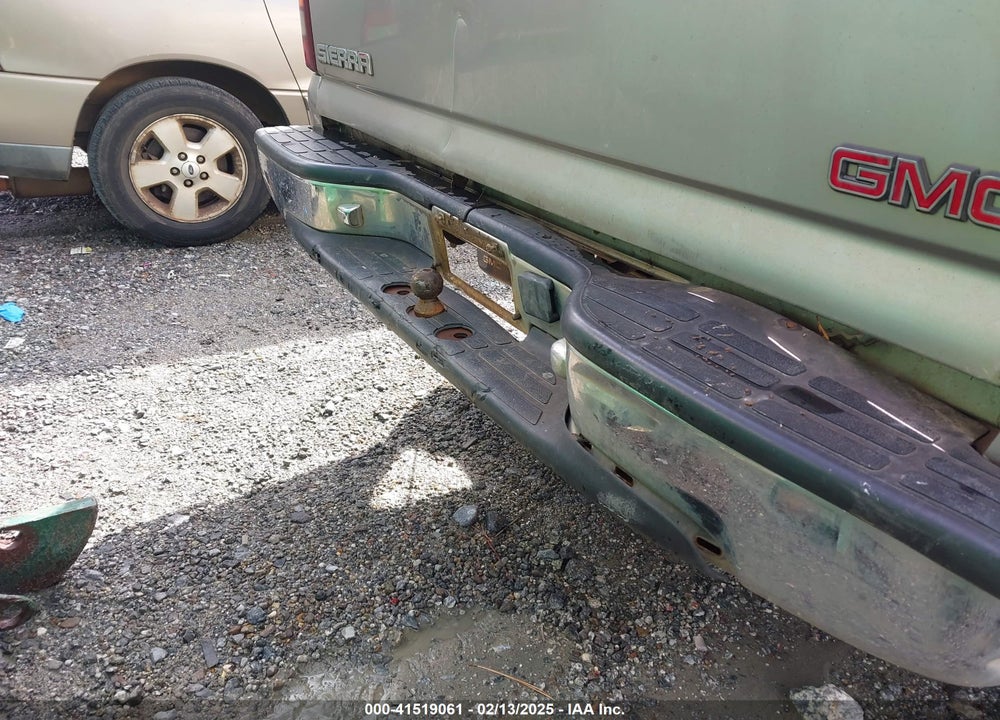 2002 GMC SIERRA 1500 SL VIN: 1GTEC14W52Z141775