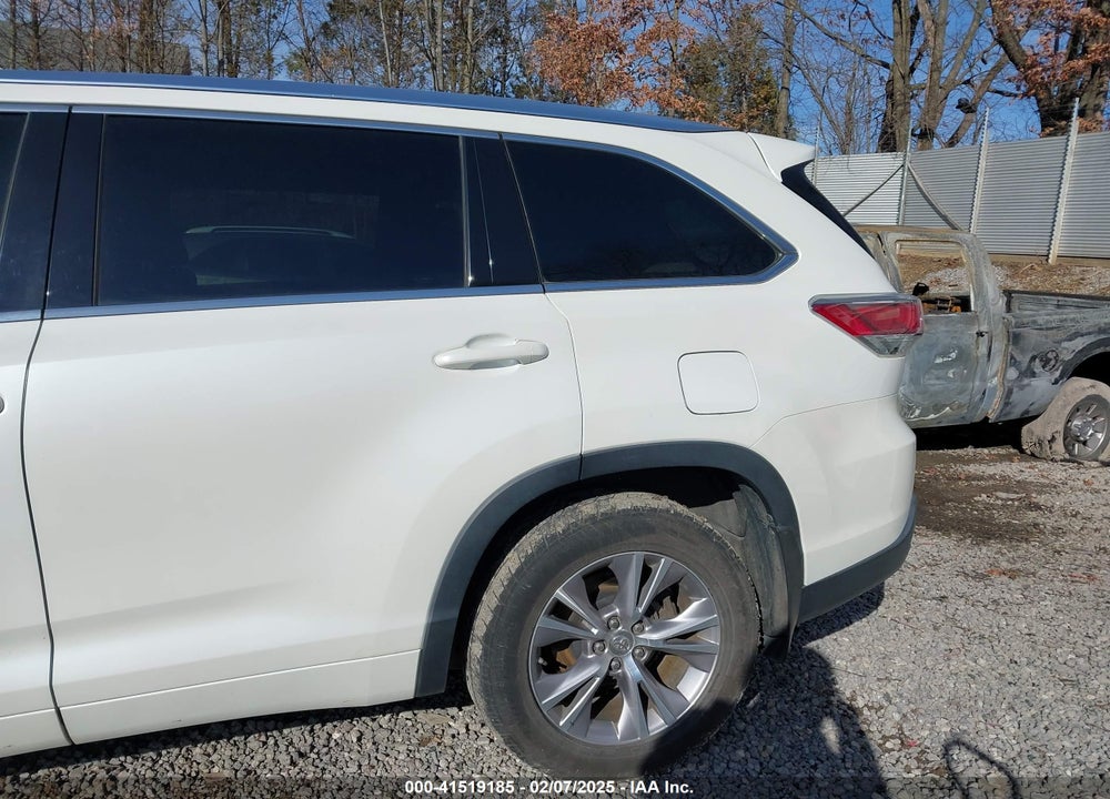 2015 TOYOTA HIGHLANDER XLE V6 VIN: 5TDJKRFH5FS181408