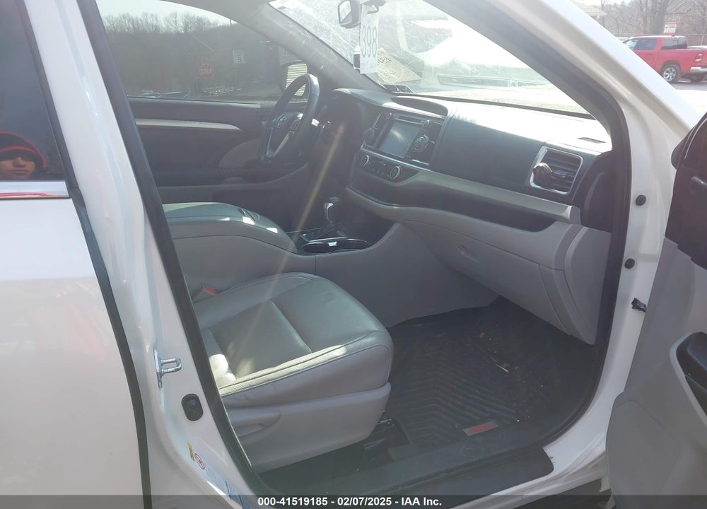 2015 TOYOTA HIGHLANDER XLE V6 VIN: 5TDJKRFH5FS181408