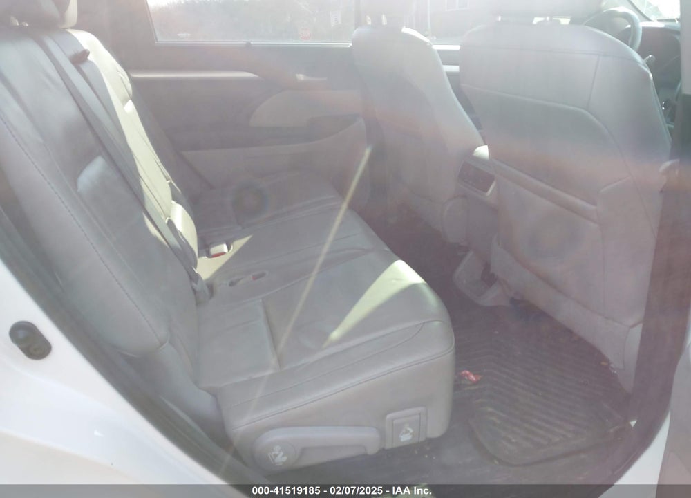 2015 TOYOTA HIGHLANDER XLE V6 VIN: 5TDJKRFH5FS181408