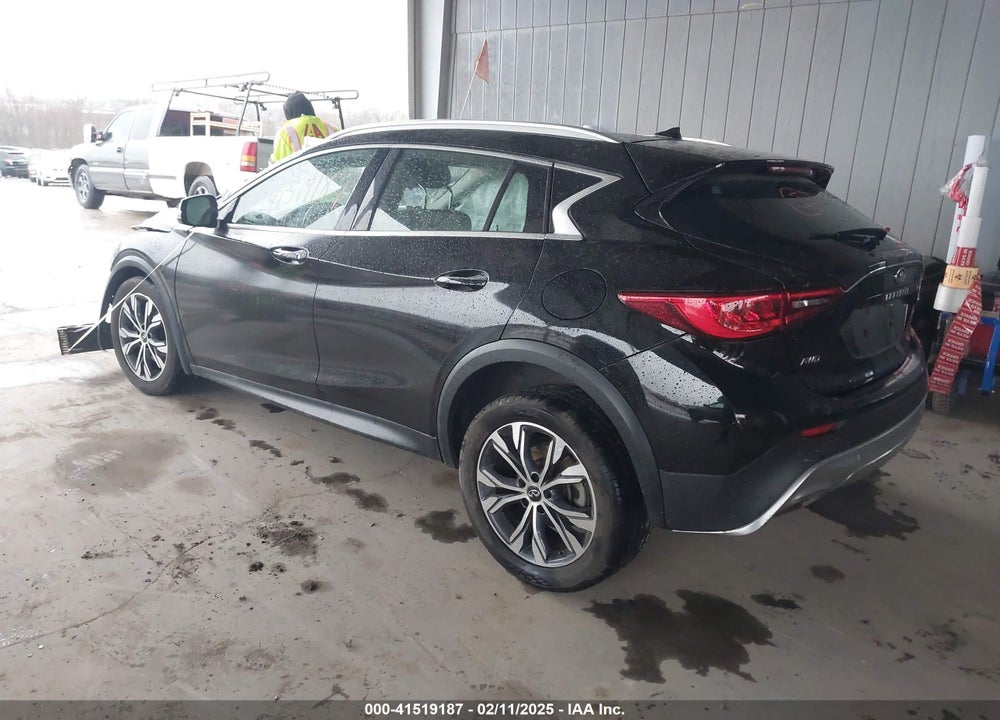 2017 INFINITI QX30 LUXURY VIN: SJKCH5CRXHA039775