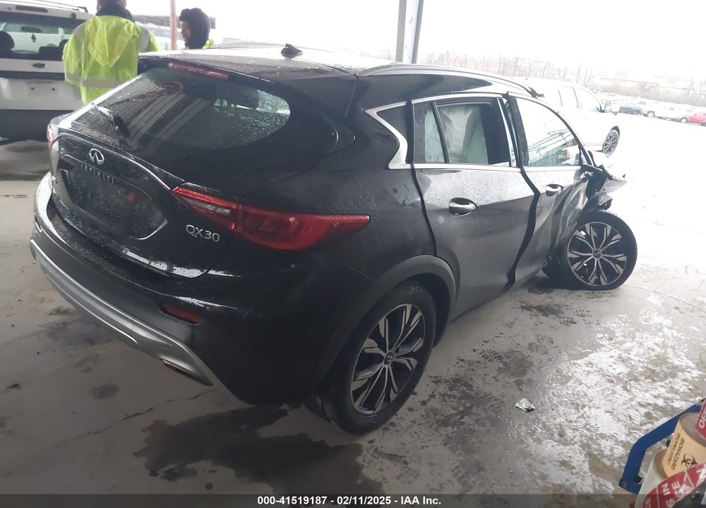 2017 INFINITI QX30 LUXURY VIN: SJKCH5CRXHA039775