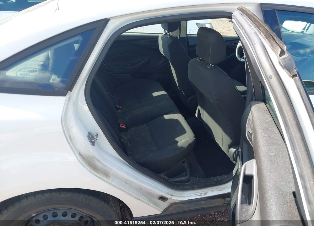 2016 FORD FOCUS VIN: 1FADP3E23GL256933
