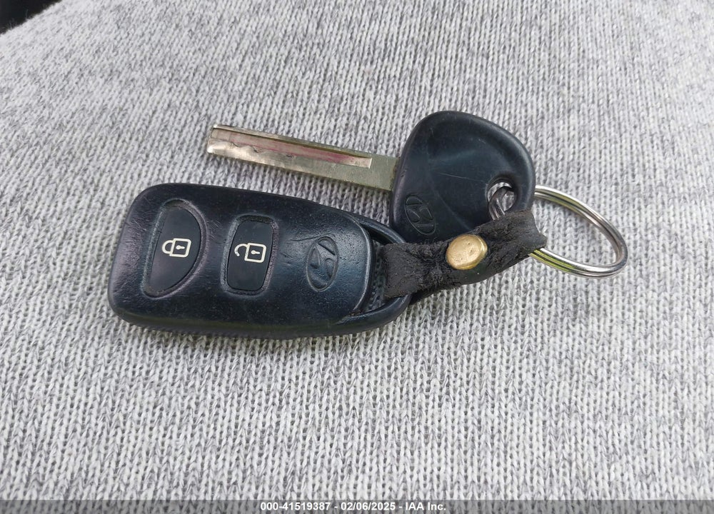 2012 HYUNDAI ACCENT VIN: KMHCU5AE7CU031523