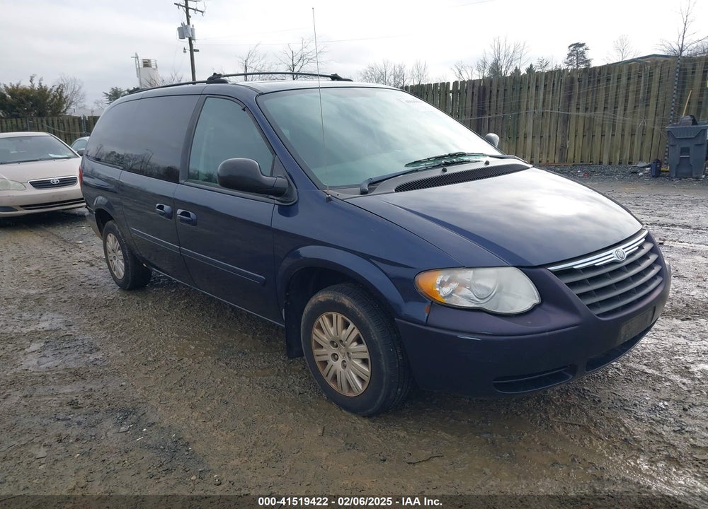 2005 CHRYSLER TOWN & COUNTRY LX VIN: 2C4GP44R15R143448