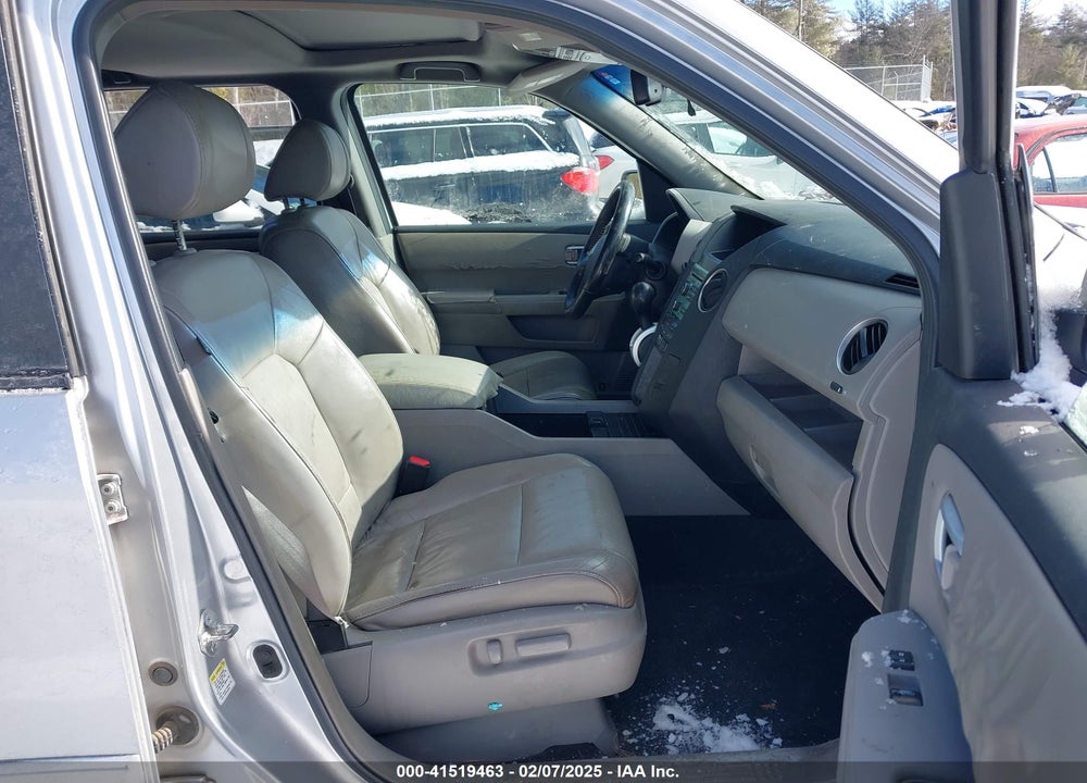 2010 HONDA PILOT VIN: 5FNYF4H51AB027137