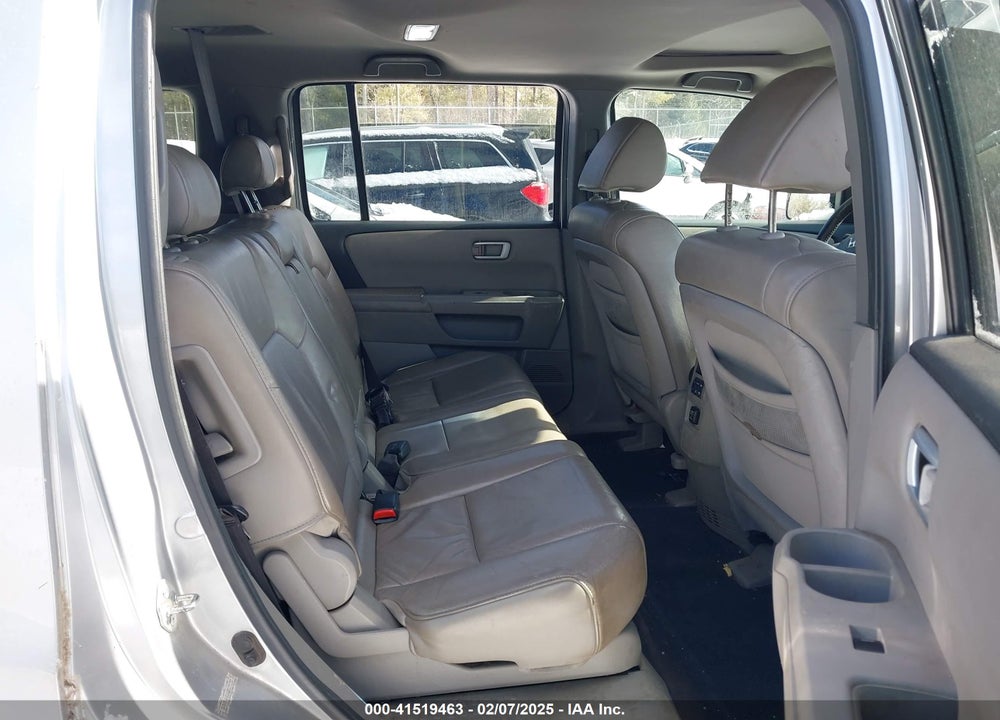 2010 HONDA PILOT VIN: 5FNYF4H51AB027137