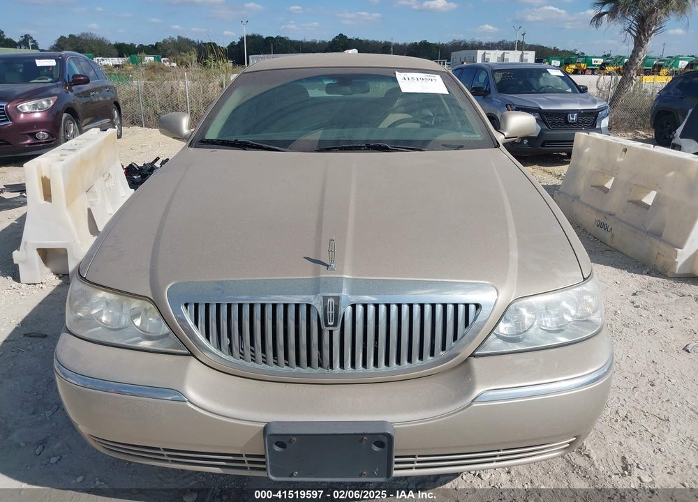 2006 LINCOLN TOWN CAR VIN: 1LNHM81V56Y650688