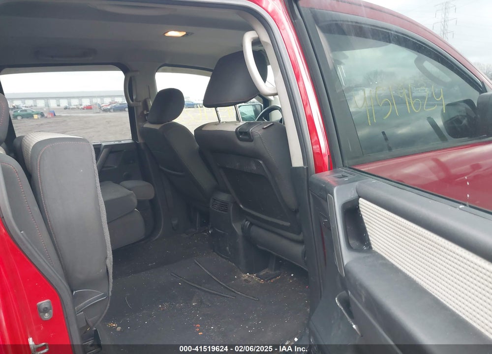 2011 NISSAN TITAN VIN: 1N6AA0EC6BN300035