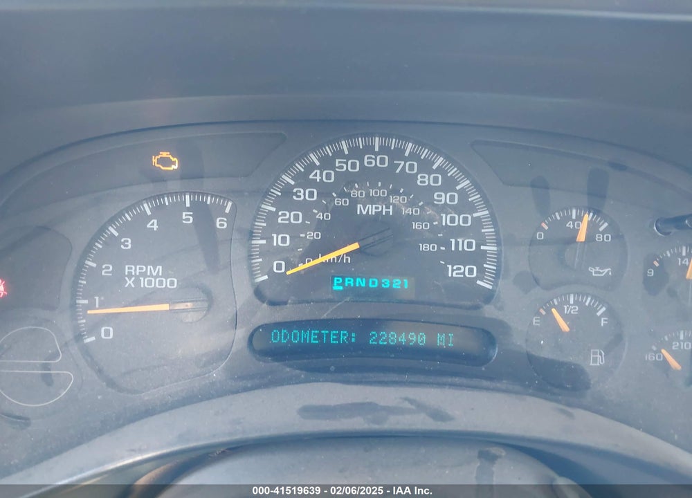 2005 CHEVROLET SUBURBAN 1500 LS VIN: 1GNEC16Z45R185401