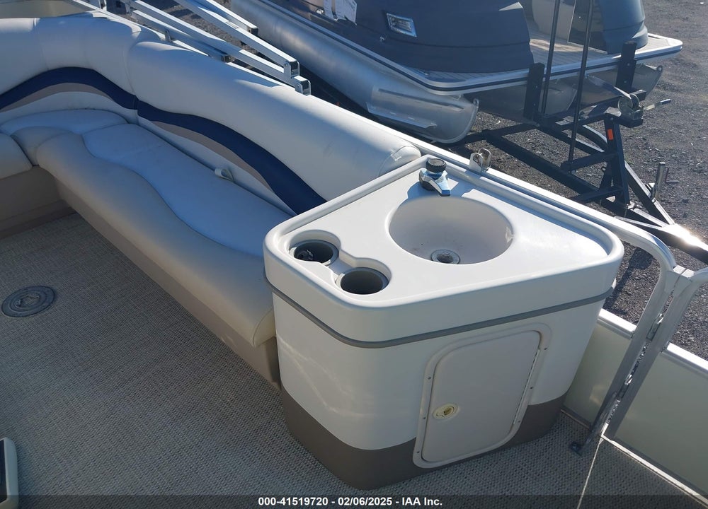 2006 SUNTRACKER BOAT VIN: BUJ10636L506