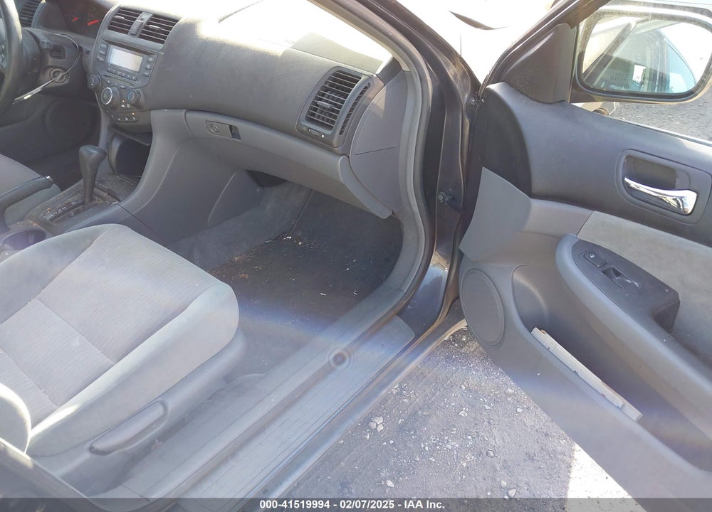 2004 HONDA ACCORD 2.4 LX VIN: 1HGCM56324A076353