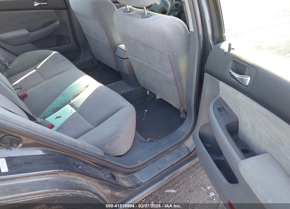 2004 HONDA ACCORD 2.4 LX VIN: 1HGCM56324A076353