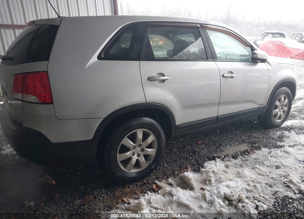 2011 KIA SORENTO LX VIN: 5XYKTCA18BG096594