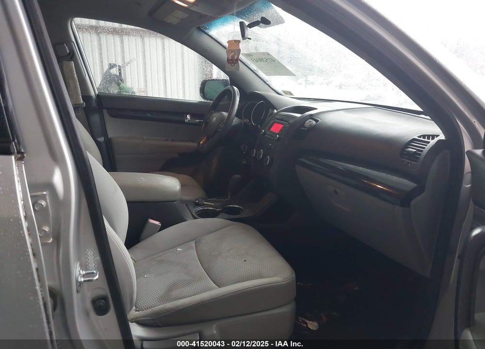 2011 KIA SORENTO LX VIN: 5XYKTCA18BG096594