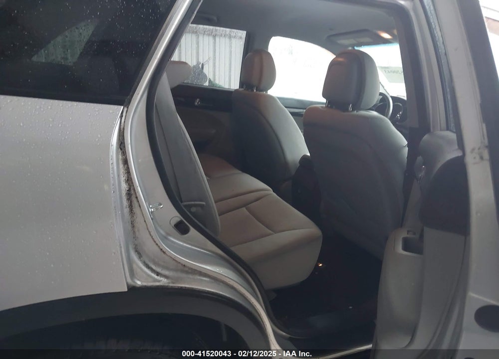 2011 KIA SORENTO LX VIN: 5XYKTCA18BG096594
