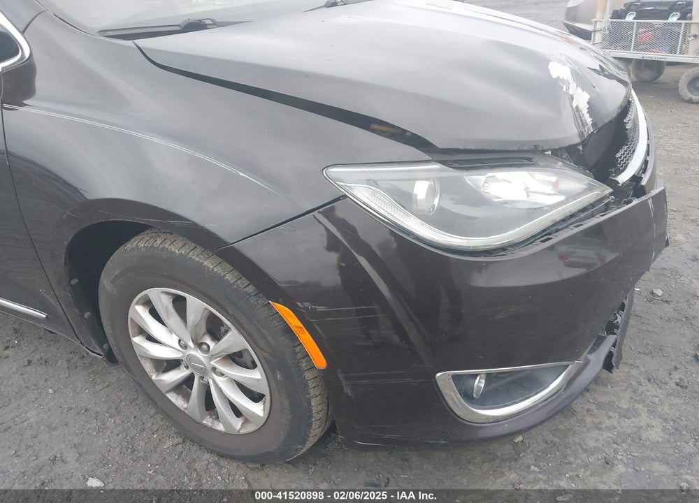 2017 CHRYSLER PACIFICA TOURING L VIN: 2C4RC1BG7HR823637