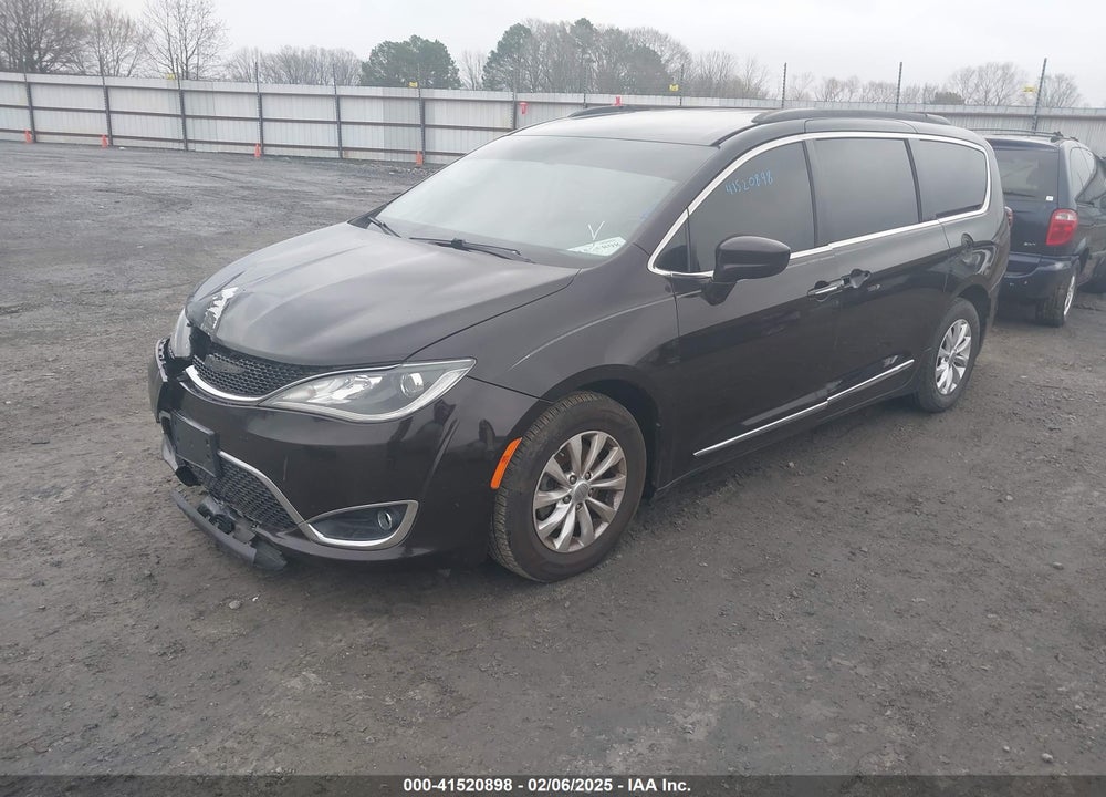 2017 CHRYSLER PACIFICA TOURING L VIN: 2C4RC1BG7HR823637