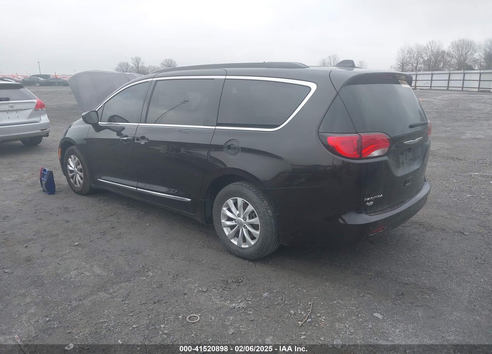 2017 CHRYSLER PACIFICA TOURING L VIN: 2C4RC1BG7HR823637