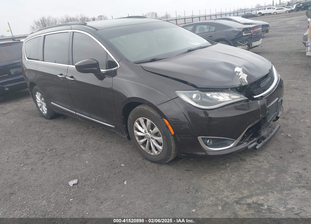 2017 CHRYSLER PACIFICA TOURING L VIN: 2C4RC1BG7HR823637