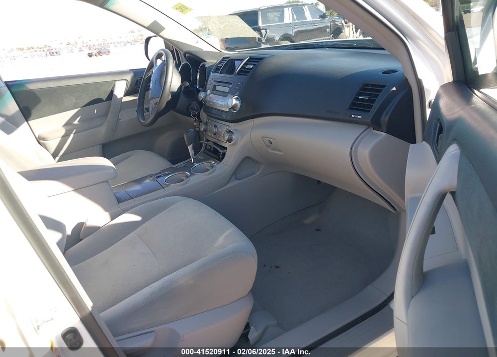2010 TOYOTA HIGHLANDER BASE V6 VIN: 5TDZK3EH1AS004087
