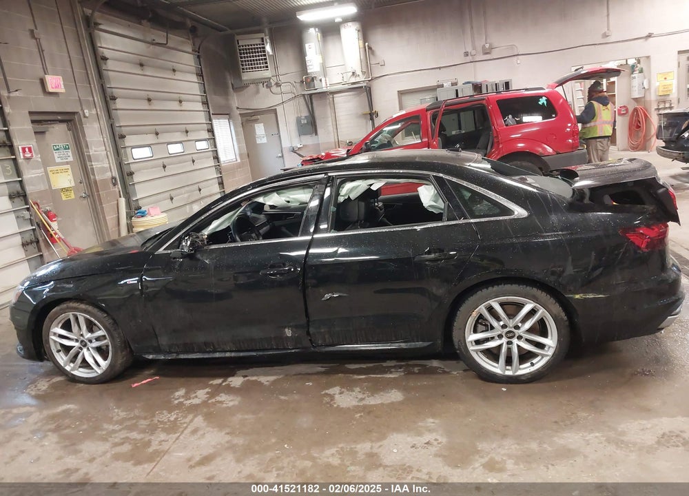 2022 AUDI A4 VIN: WAUEAAF48NN011614