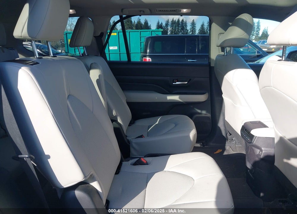 2024 TOYOTA GRAND HIGHLANDER HYBRID XLE VIN: 5TDACAB58RS001420