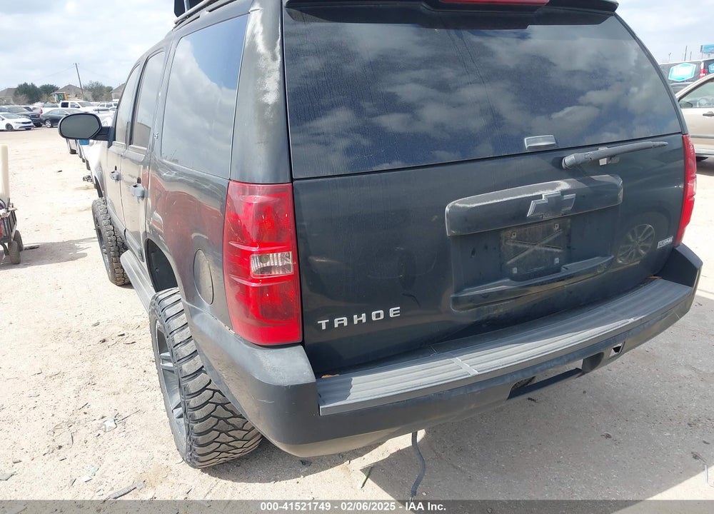 2008 CHEVROLET TAHOE LS VIN: 1GNFC13008R120401