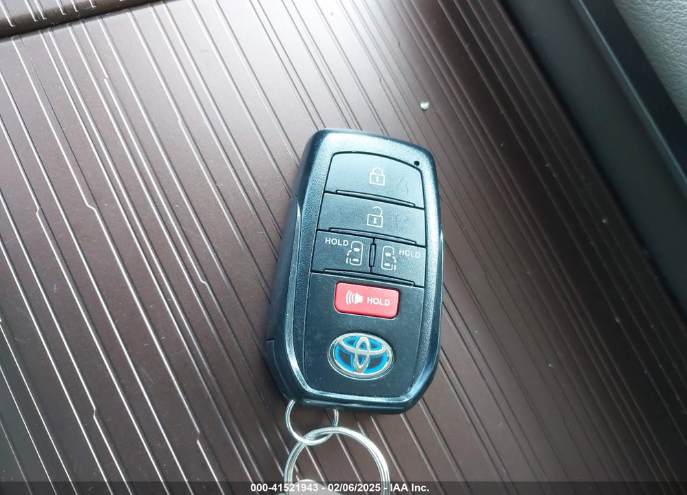 2024 TOYOTA SIENNA LE VIN: 5TDKRKEC2RS193940