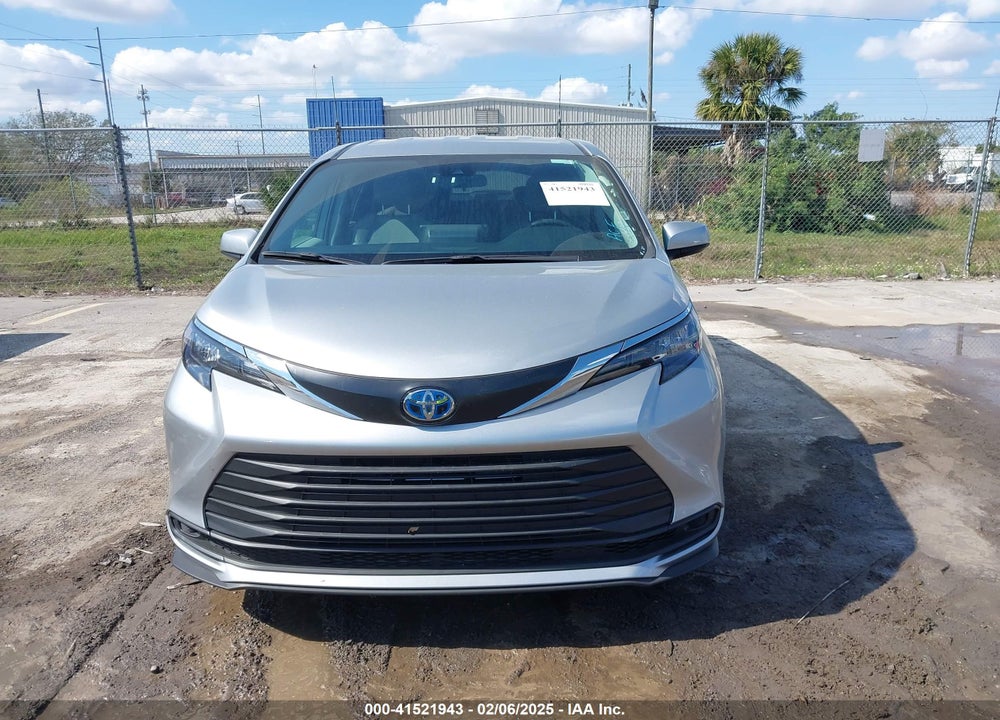 2024 TOYOTA SIENNA LE VIN: 5TDKRKEC2RS193940