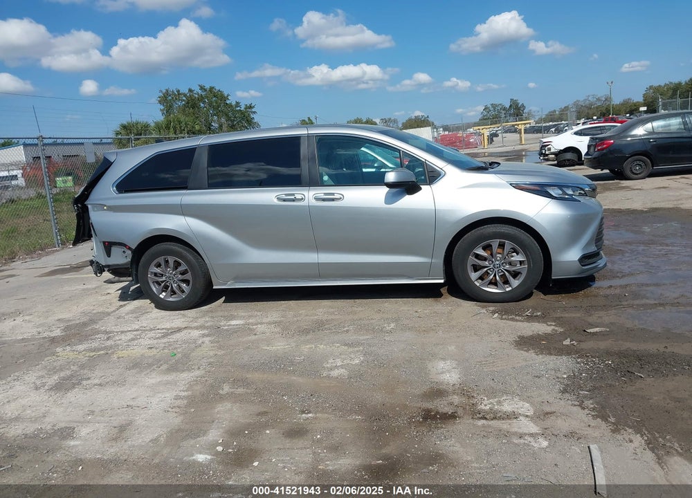2024 TOYOTA SIENNA LE VIN: 5TDKRKEC2RS193940