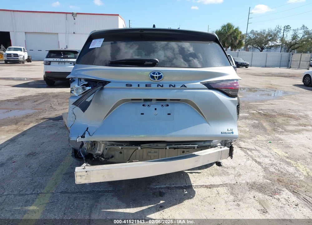 2024 TOYOTA SIENNA LE VIN: 5TDKRKEC2RS193940