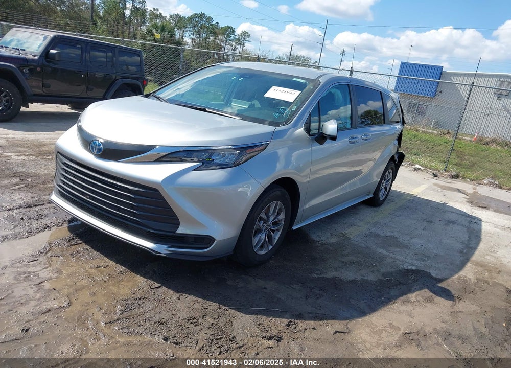 2024 TOYOTA SIENNA LE VIN: 5TDKRKEC2RS193940