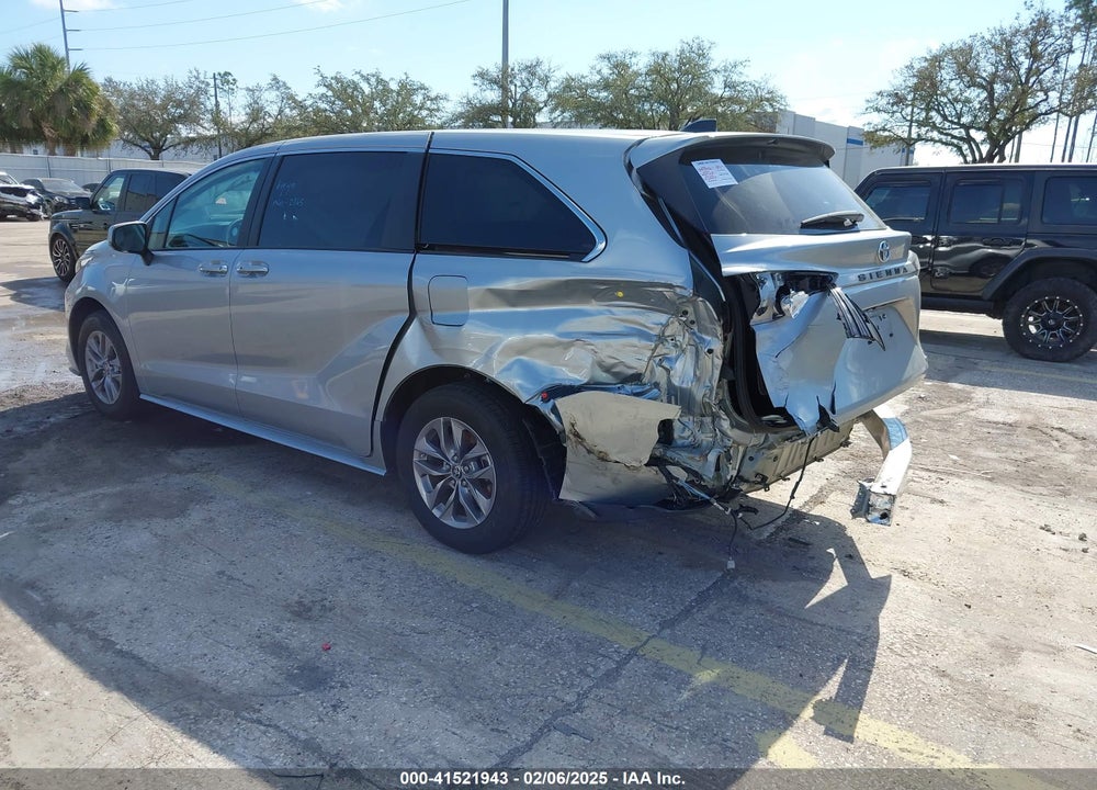 2024 TOYOTA SIENNA LE VIN: 5TDKRKEC2RS193940