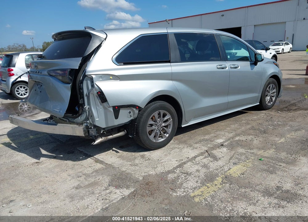 2024 TOYOTA SIENNA LE VIN: 5TDKRKEC2RS193940
