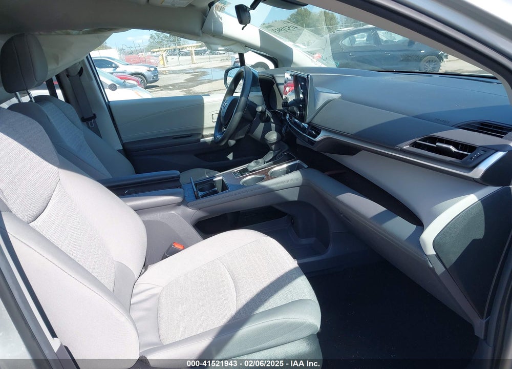2024 TOYOTA SIENNA LE VIN: 5TDKRKEC2RS193940