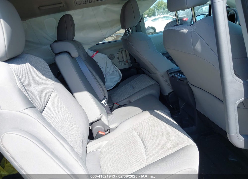 2024 TOYOTA SIENNA LE VIN: 5TDKRKEC2RS193940