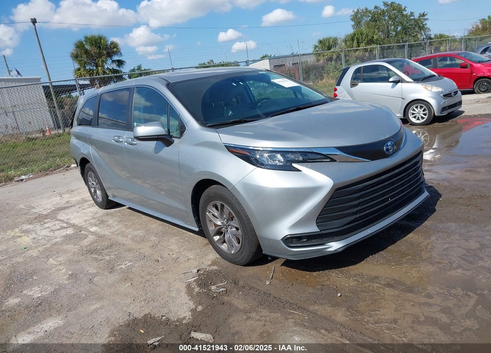 2024 TOYOTA SIENNA LE VIN: 5TDKRKEC2RS193940