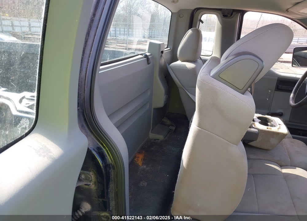 2005 FORD F-150 STX/XLT VIN: 1FTRF04W25KD56854