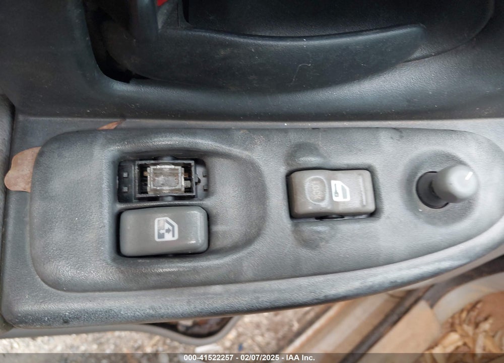 2005 PONTIAC MONTANA M16 W/1SA PKG. VIN: 1GMDV23E75D141780